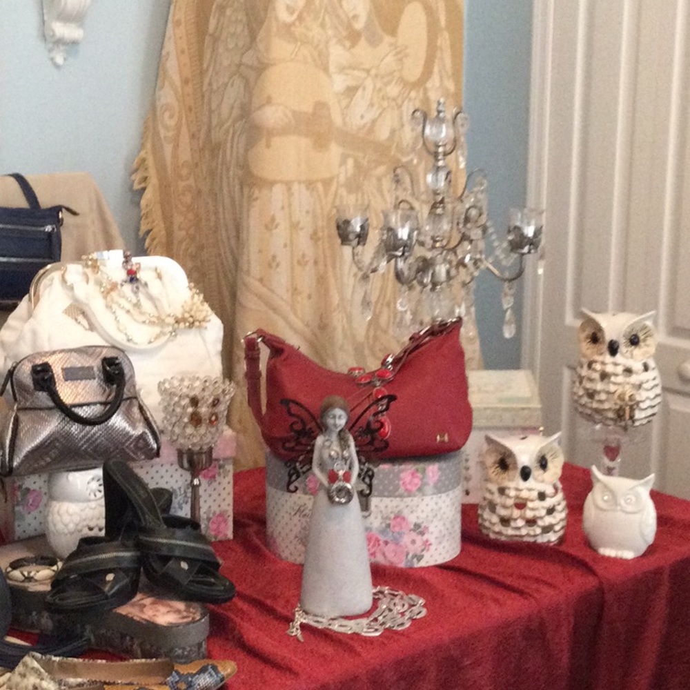 Purses - Picture 3 of 14